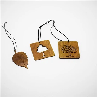 Závesná dekorácia na osviežovač vzduchu do auta